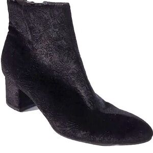 Unisa Fabric Uncaytea Bootie - Size 10 (Runs small — fits 9.5)